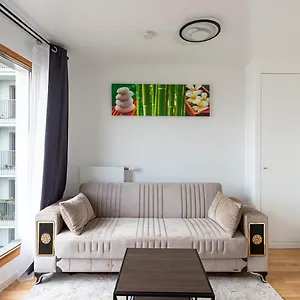 Prive Cosy 19e La , Paris France